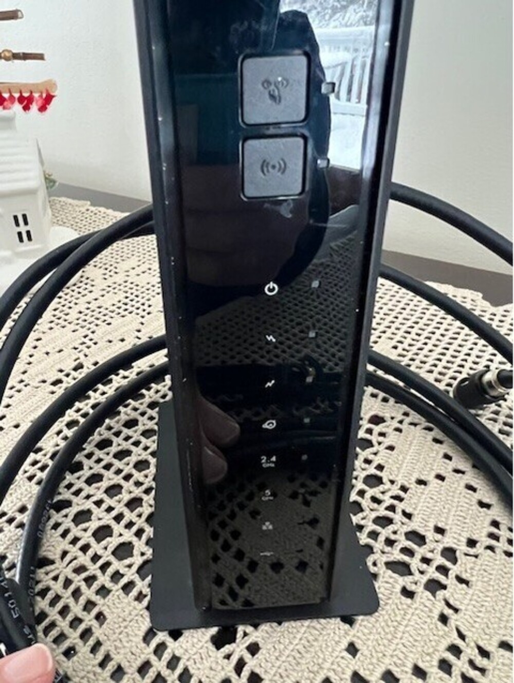 NETGEAR Cable Modem with Built-in WiFi Router C6230 - Picture 2 of 7